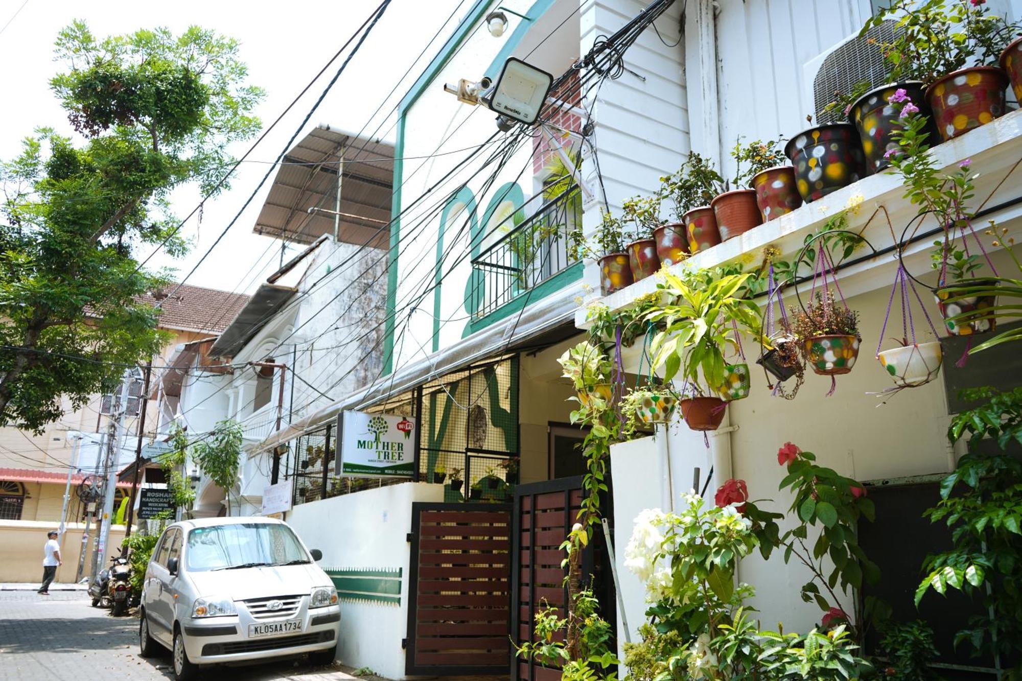 Mother Tree Inn Kochi Exterior foto