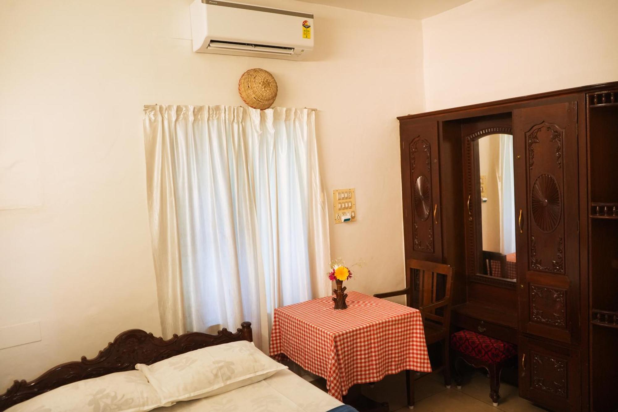 Mother Tree Inn Kochi Exterior foto